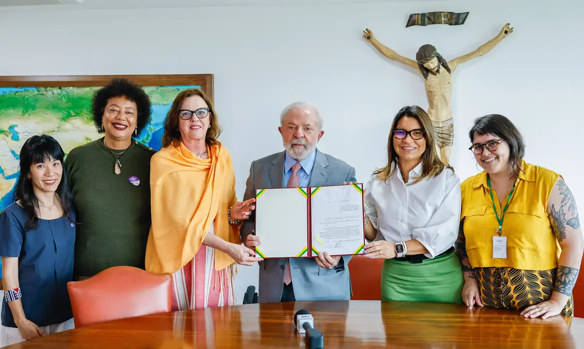 Brasília (DF), 14.09.2023 - Presidente Lula sanciona Projeto de Lei que dispõe sobre a concessão de auxílio-aluguel para mulheres vítimas de violência doméstica. Foto: Ricardo Stuckert / PR