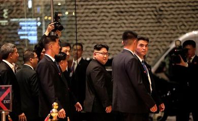 O líder da Coreia do Norte, Kim Jong-un no Marina Bay Sands Hotel, em Cingapura, onde se encontrará com o presidente dos Estados Unidos, Donald Trump