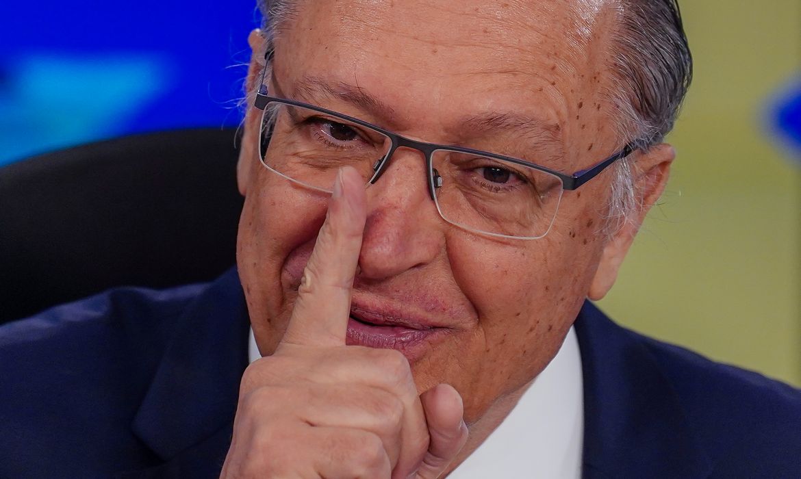 Brasília (DF), 07/02/2024, Geraldo Alckmin, vice-presidente do Brasil e ministro do MDIC, durante entrevista no programa, Bom Dia, Ministro, nos estúdio da EBC.  Foto: Rafa Neddermeyer/Agência Brasil