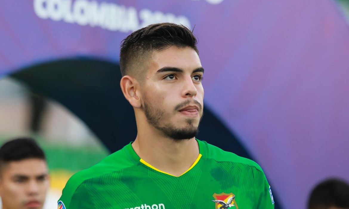 Zagueiro Carrasco, da seleção boliviana, está ansioso para enfrentar o Brasil