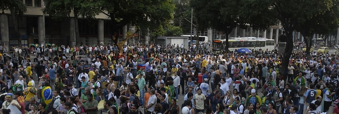 Rio de Janeiro – Milhares de manifestantes tomaram o centro da cidade do Rio