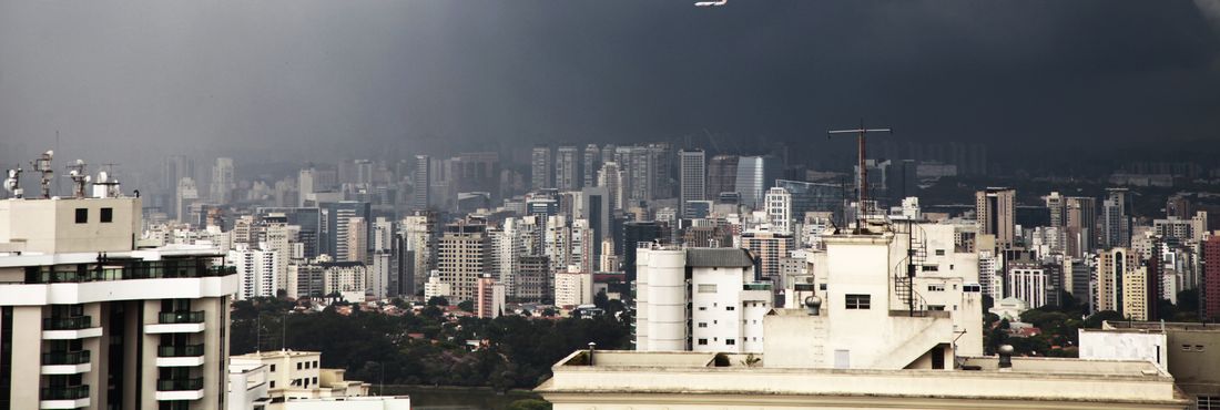 Chuva causa alagamentos e deixa áreas em estado de atenção em São Paulo nesta segunda (3)