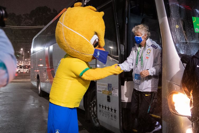 Mariana Sá/CBF/Direitos Reservados Pia Sundhage chega ao Morumbi para partida contra Equador.