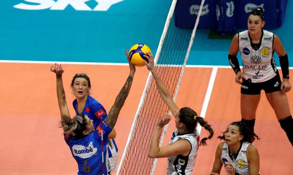 Praia Clube vence no tie-break e é campeão do Sul-Americano Feminino de  Vôlei