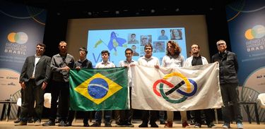 Equipe brasileira que disputa Olimpíada de Matemática 