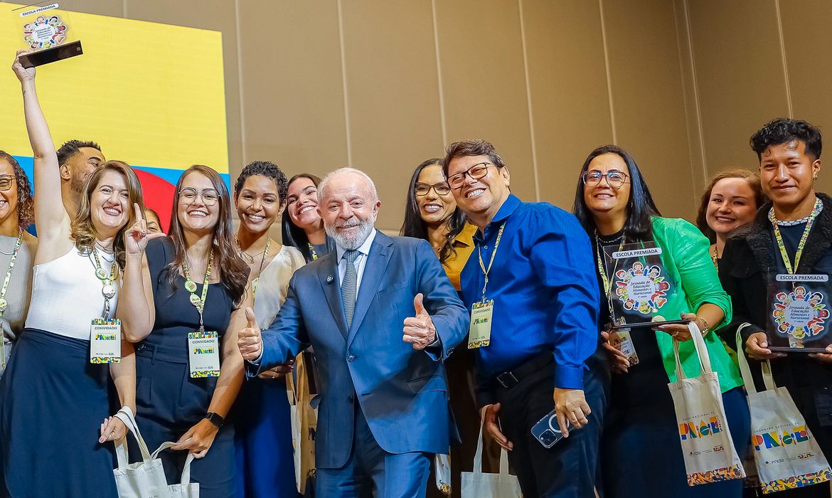 Governo reduz limite de ultraprocessados no cardpio das escolas