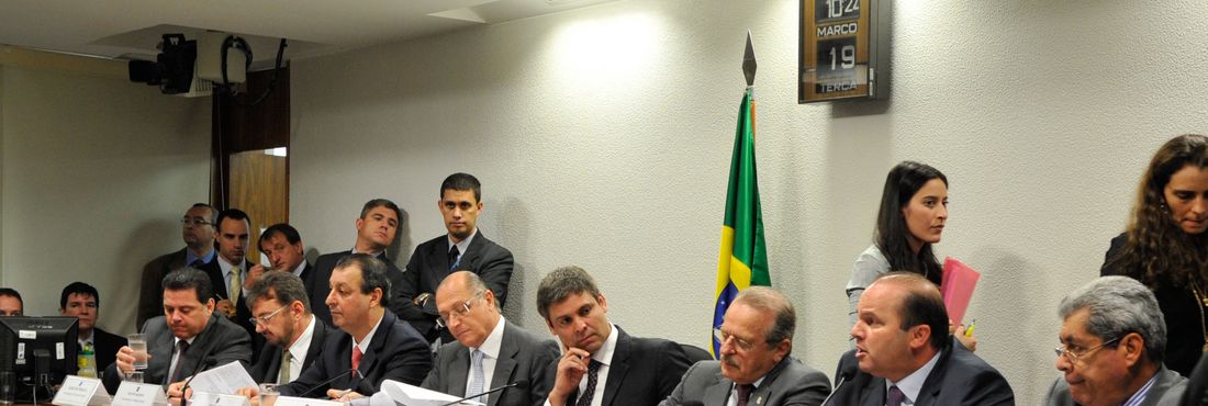 Brasilia - Governadores dos estados produtores e não produtores de petróleo participam de debate sobre a unificação de alíquotas do Impostos sobre Circulação de Mercadorias e Serviços (ICMS) na Comissão de Assuntos Econômicos (CAE) do Senado.