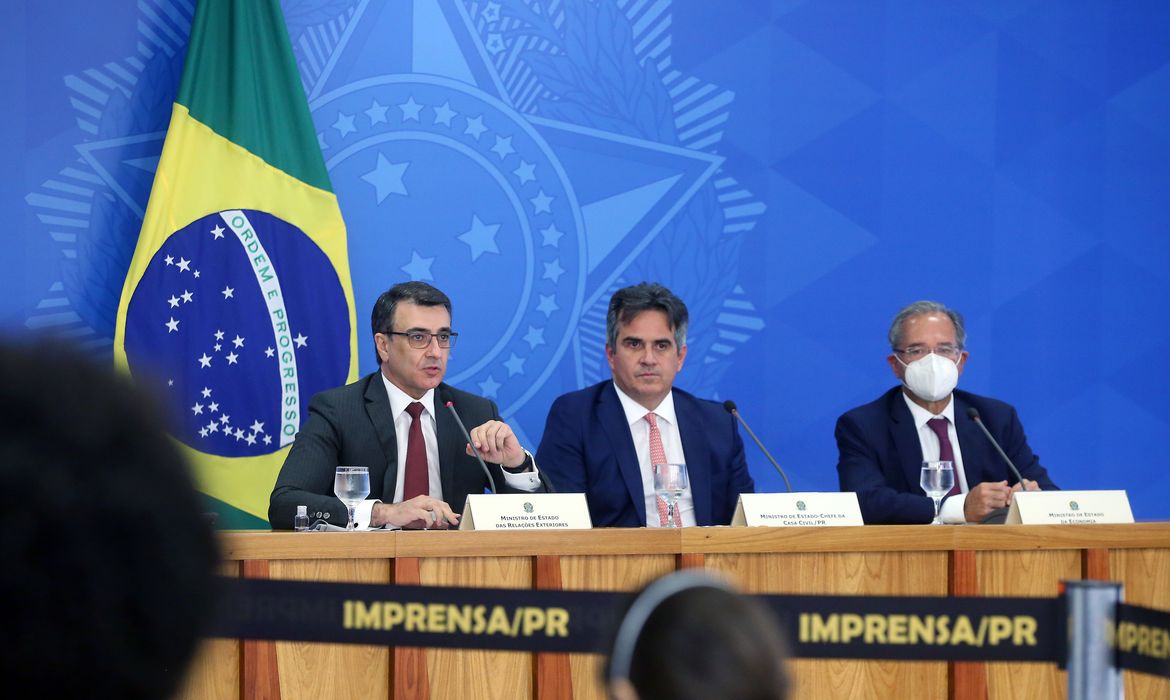 Brasília, DF- Ministro da Economia, Paulo Guedes, durante coletiva sobre a abertura oficial das negociações da entrada do Brasil na OCDE (Organização para Cooperação de Desenvolvimento Econômico), no salão Leste do Palácio do Planalto

FOTO: EDU