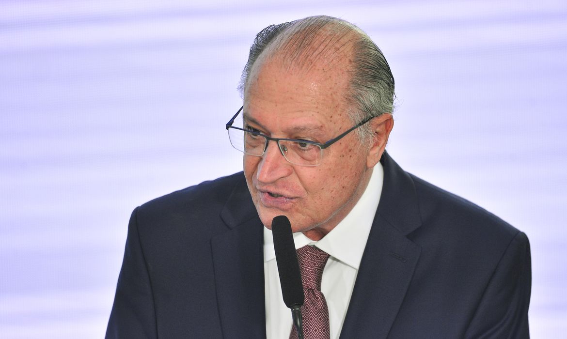 O vice-presidente da República, Geraldo Alckmin, toma posse como ministro do Desenvolvimento, Indústria, Comércio e Serviços (MDIC), no Palácio do Planalto.