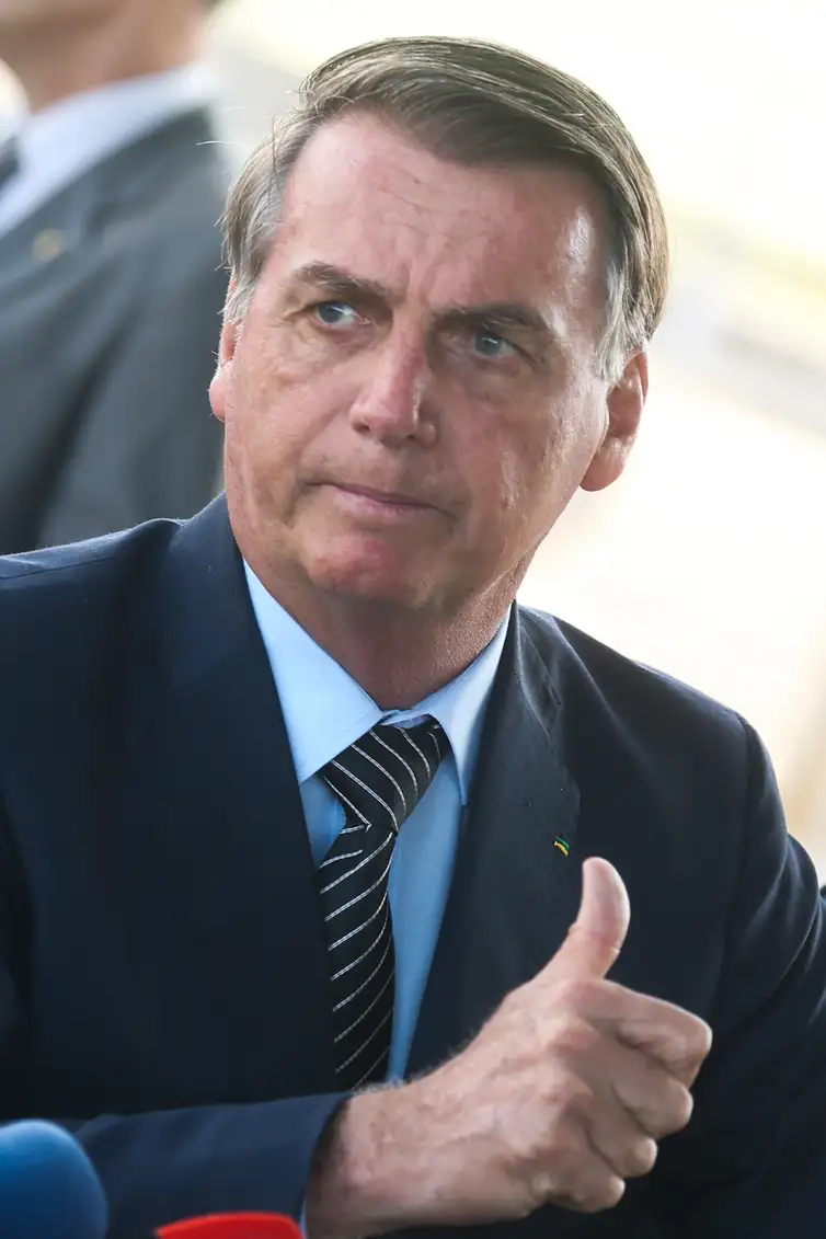 Bolsonaro retira competências do ministro da Economia ...