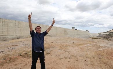 Presidente Jair Bolsonaro esteve em Jucurutu, Rio Grande do Norte, para participar de visita técnica à Barragem de Oiticica.

Câmera: Marcos Corrêa/PR