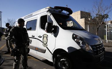 Agressor confesso do candidato à Presidência da República Jair Bolsonaro (PSL), Adélio Bispo de Oliveira, chegou à sede da Justiça Federal, em Juiz de Fora, sob um forte esquema de segurança.