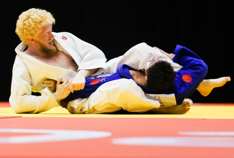 Alexandre Schneider/Exemplus/CPB/Direitos Reservados Luan Pimentel (Branco) do Brasil luta contra Rodolfo Rodriguez da Argentina - Parapan de Lima 2019
