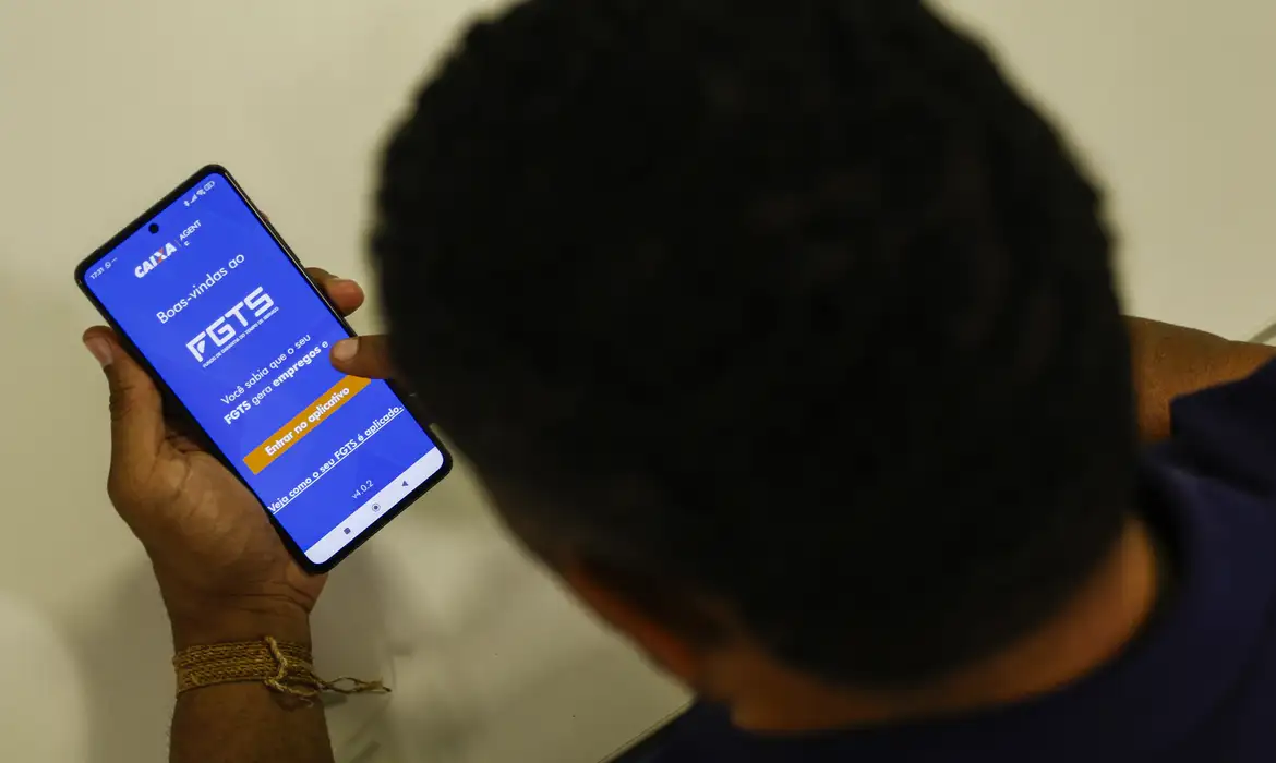 Medida provisria libera R$ 12 bi do FGTS para trabalhadores demitidos