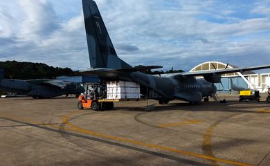 A aeronave C-105 Amazonas da Força Aérea Brasileira (FAB), decolou de Guarulhos, com destino a Florianópolis, transportando carga das vacinas para combate à COVID-19.