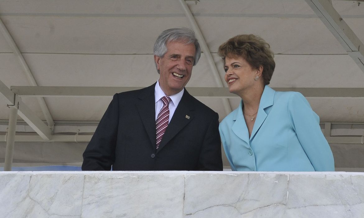 Presidenta Dilma recebe o presidente do Uruguai, Tabaré Vázquez, em cerimônia oficial de boas-vindas, no Palácio do Planalto (José Cruz/Agência Brasil)