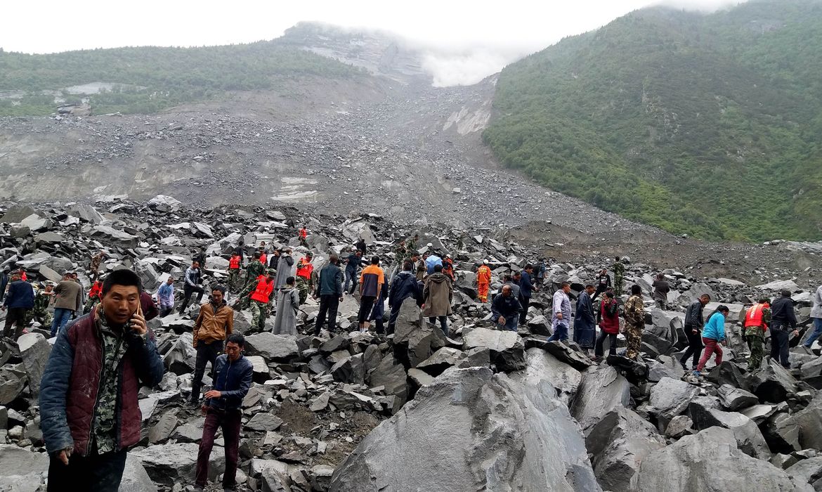 Deslizamento de terra deixa mais de 100 mortos no sudoeste da China 