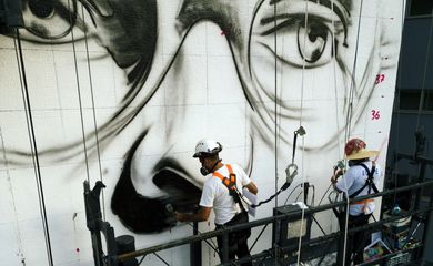 Rio de Janeiro (RJ) - Mostra de Arte Pública em Itabira. Artista plástico Kobra. Foto: Thiago Santos