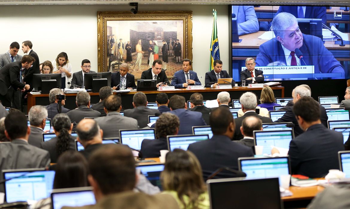 Brasília - A Comissão de Constituição e Justiça da Câmara começa a discutir o parecer favorável à denúncia contra o presidente Michel Temer (Marcelo Camargo/Agência Brasil)