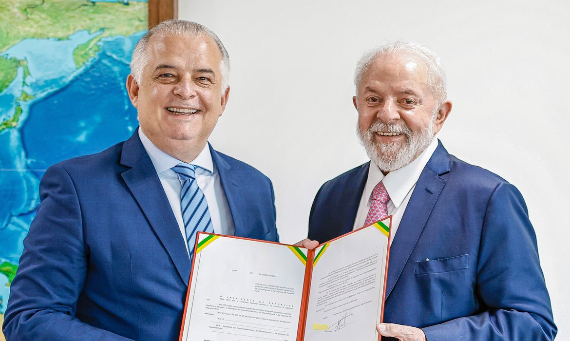 Brasília (DF), 16.01.2024 - Presidente da República, Luiz Inácio Lula da Silva, durante reunião com o Ministro do Empreendedorismo, da Microempresa e da Empresa de Pequeno Porte, Márcio França, no Palácio do Planalto. Foto: Ricardo Stuckert/PR