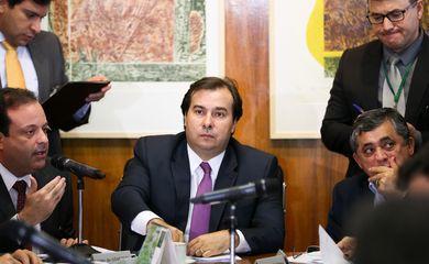 Brasília - O presidente da Câmara dos Deputados, Rodrigo Maia, coordena reunião de líderes dos partidos (Marcelo Camargo/Agência Brasil)