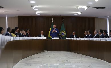 O presidente Luiz Inácio Lula da Silva coordena a primeira reunião ministerial de seu governo, no Palácio do Planalto
