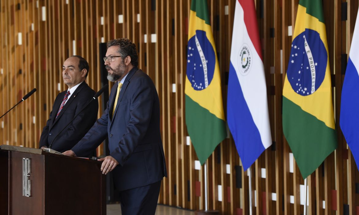O ministro das Relações Exteriores do Paraguai, Antonio Rivas Palacios e o ministro Ernesto Araújo, durante encontro no palácio do Itamaraty
