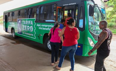 Brasília (DF) 01/12/2023 - O município de Luziânia (GO), no Entorno do Distrito Federal, passou a ter transporte público em operação com tarifa zero. A medida garante aos moradores da cidade gratuidade para circulação nos veículos coletivos. Foto: Wilson Dias/Agência Brasil
