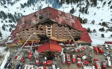 A drone view shows the aftermath of a fire at a hotel in the ski resort of Kartalkaya in Bolu, Turkey, January 21, 2025. Reuters/Murad Sezer/Proibida reprodução
