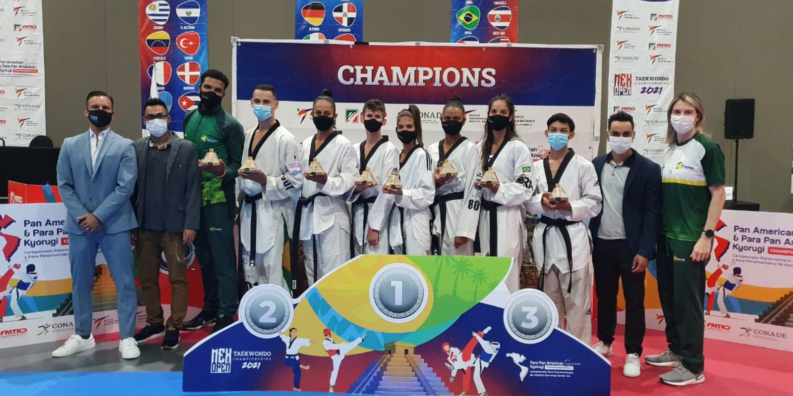 Taekwondo: Brasil gana 13 medallas en el primer día del Pan en México