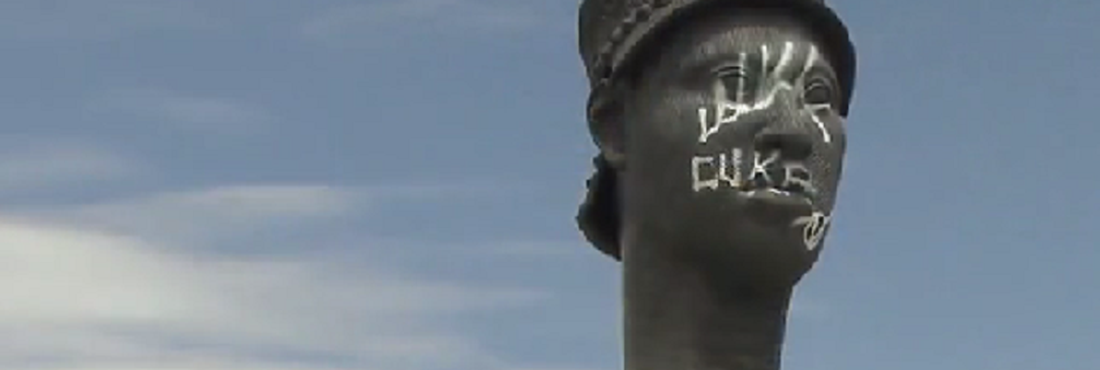 A dois dias do feriado da Consciência Negra, o monumento a Zumbi dos Palmares, no Rio de Janeiro, foi alvo de pichação