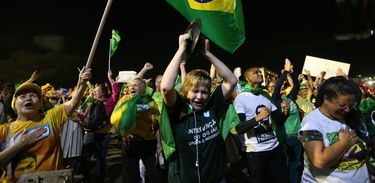 Manifestantes contra Lula protestam na Esplanada dos Ministérios