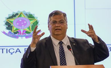 Brasília (DF) -16/02/2023 0 ministro da Justiça, Flávio Dino, acompanhando do diretor-geral da Polícia Federal, Andrei Rodrigues, durante coletiva