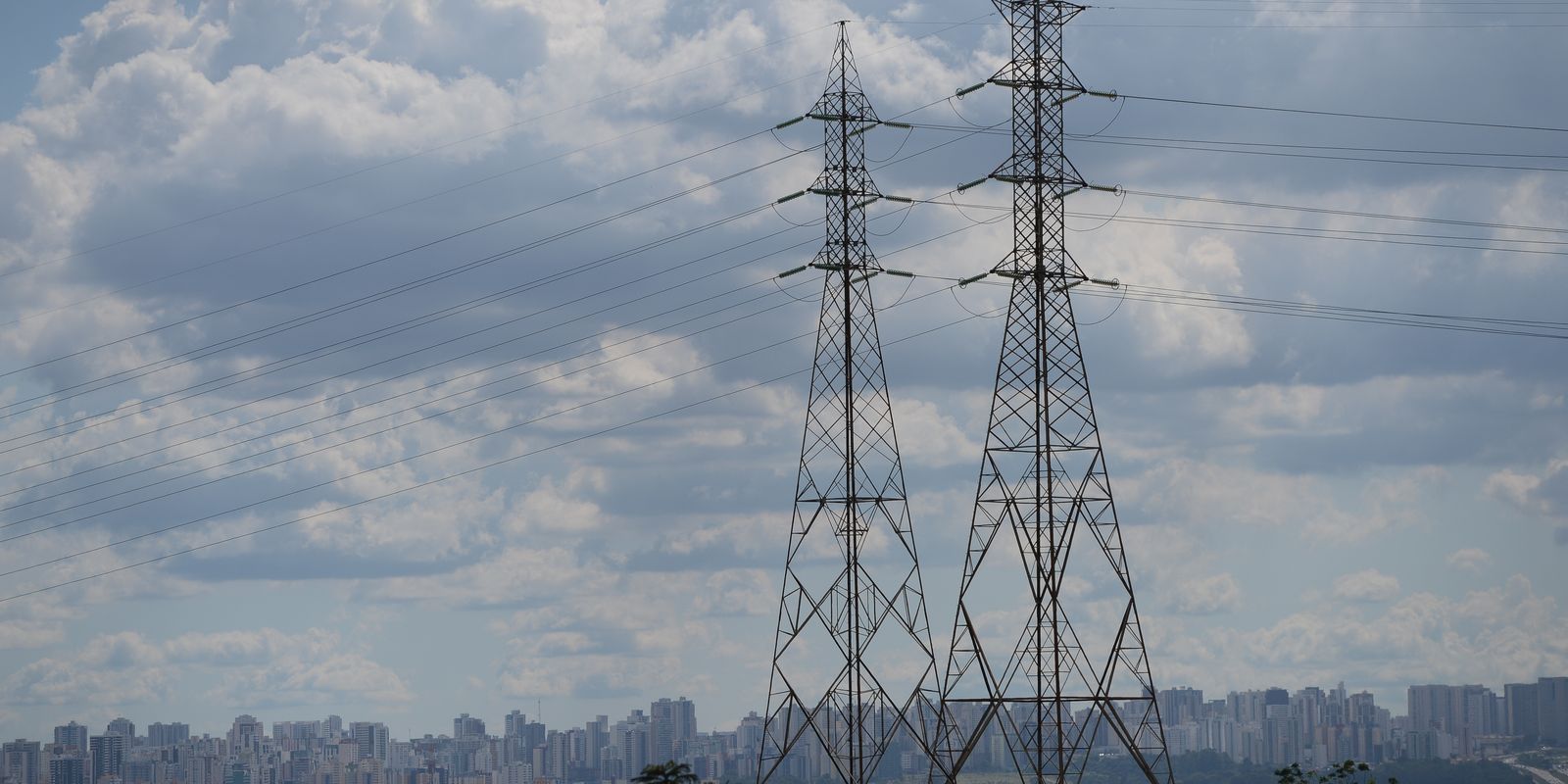 Nova MP tenta evitar alta na conta de luz após derrubada de vetos Nova MP tenta evitar alta na conta de luz após derrubada de vetos