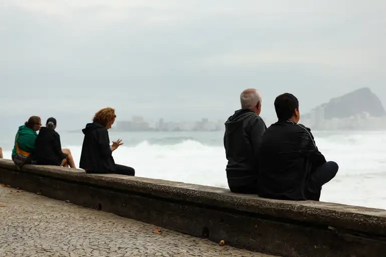 Rio de Janeiro (RJ), 01/07/2024 – Ressaca e frio marcam início da semana no Rio. Foto: Tomaz Silva/Agência Brasil