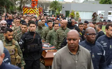 Rio de Janeiro (RJ), 30/10/2025 – Enterro do sargento da Polícia Militar, Heber Carvalho da Fonseca no Cemitério Jardim da Saudade, em Sulacap, no Rio de Janeiro. Foto: Tomaz Silva/Agência Brasil