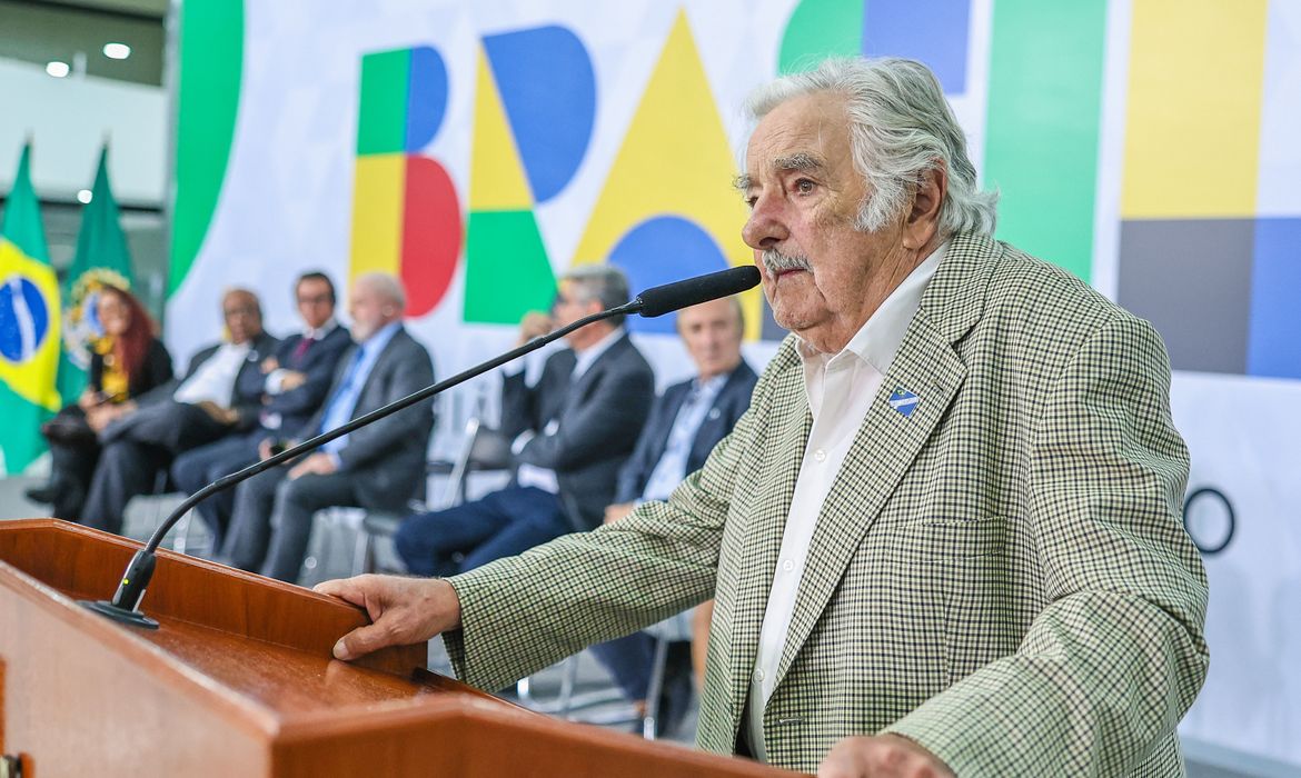 Brasília (DF), 01.03.2023 - Encontro com a Confederação Sindical de Trabalhadores e Trabalhadoras das Américas (CSA), no Palácio do Planalto. Ex-presidente do Uruguai, José Mujica, participou do encontro. Foto: Ricardo Stuckert/PR