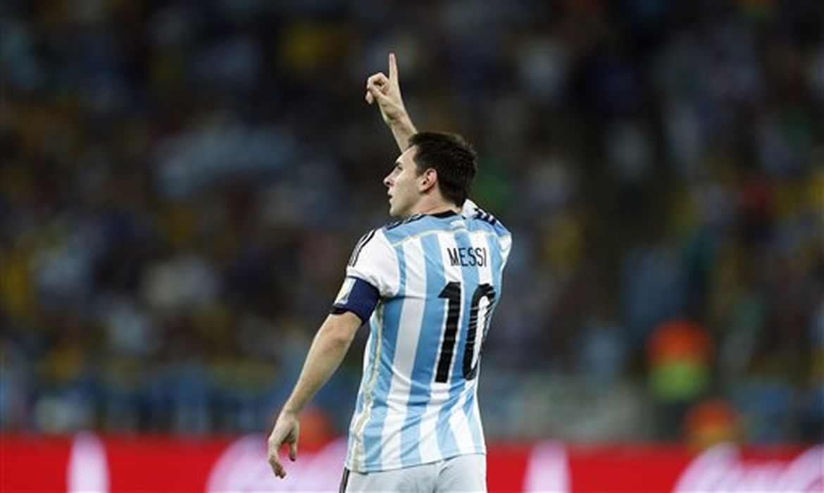 Messi marca gol na estreia da Argentina na Copa