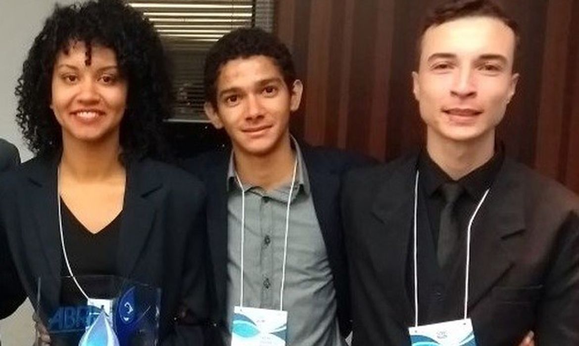 Os estudantes representaram o Brasil no Prêmio Jovem da Água de Estocolmo em 2017