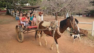 Horse-drawn carriage ride to Rancho Canabrava