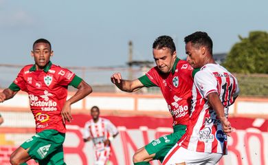 Bangu bate Portuguesa por 2 a 1