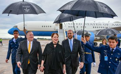 O secretário de Estado norte-americano, Mike Pompeo, chega a Brasília, onde vai acompanhar a posse do presidente eleito, Jair Bolsonaro.