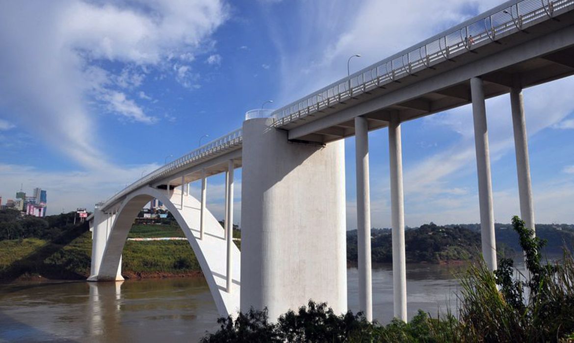 Ponte Internacional da Amizade (BR-277),Aduana de Foz do Iguaçu, Fronteira Brasil e Paraguai