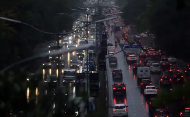 São Paulo (SP), 10/09/2026. - Trânsito de carros durante chuva em São Paulo. Foto: Paulo Pinto/Agencia Brasil