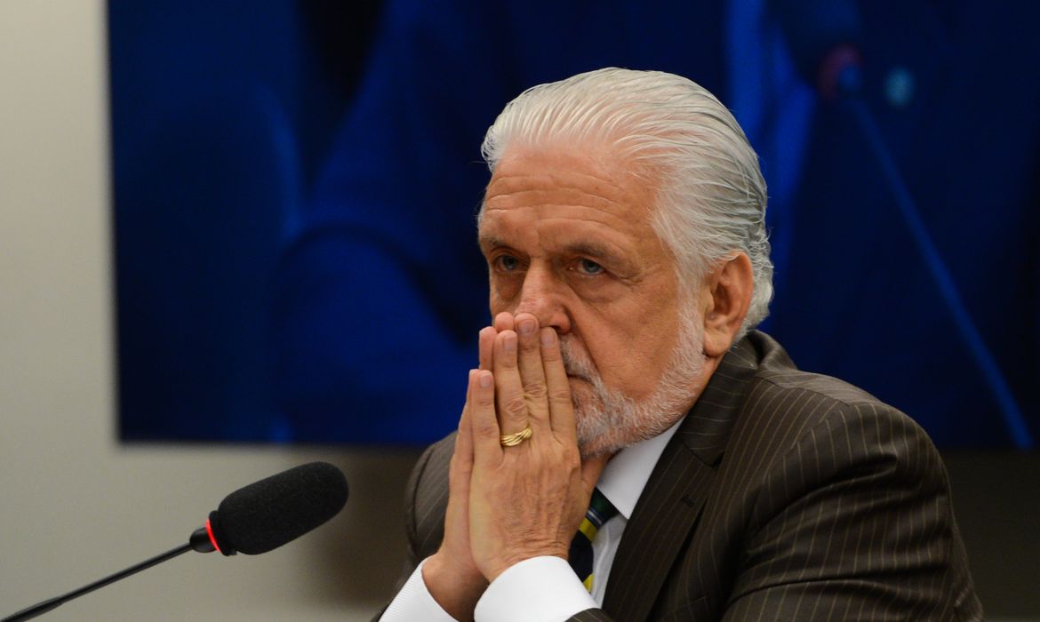 Brasília - O ministro da Defesa, Jacques Wagner, participa de audiência pública na Comissão de Relações Exteriores, para falar sobre o decreto sobre militares e Jogos Olímpico (José Cruz/Agência Brasil) 
