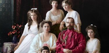 Família imperial Romanov em imagem colorizada 