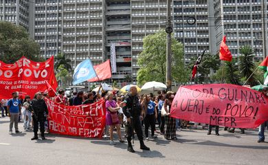 Rio de Janeiro (RJ), 19/09/2024 – Estudantes acampados no campus Maracanã da Universidade Estadual do Rio de Janeiro (Uerj) fazem manifestação em frente a instituição, na zona norte da capital fluminense. Foto: Tomaz Silva/Agência Brasil