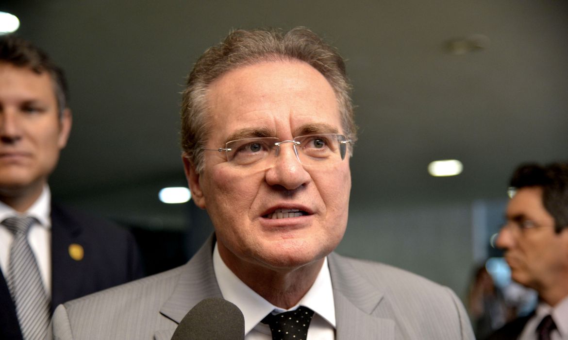 Brasília - Entrevista coletiva com o presidente do Senado, Renan Calheiros (Valter Campanato/Agência Brasil)