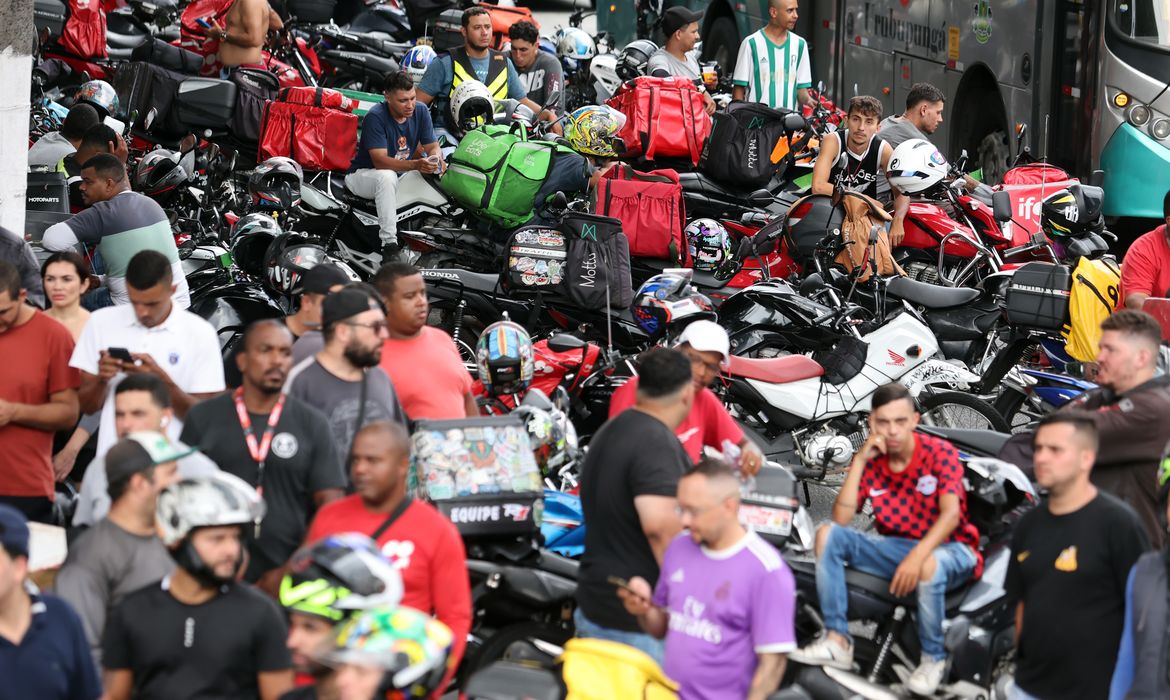 Entregadoresde aplicativos fazem manifestao pelo Brasil 