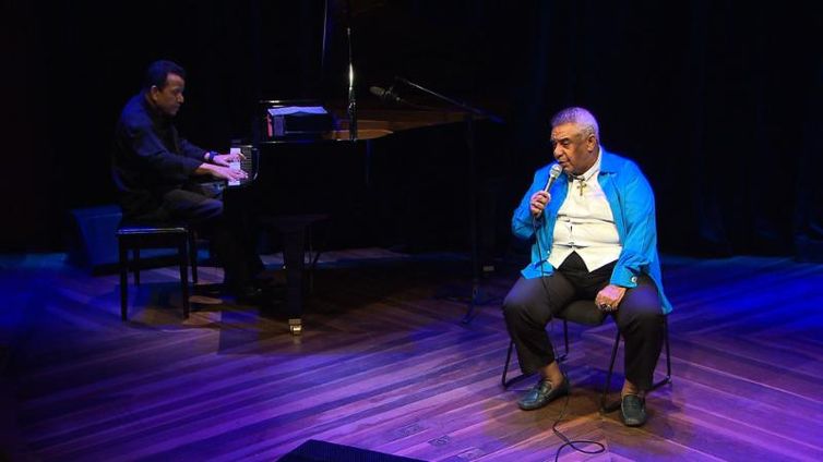 Agnaldo Timóteo se apresenta com o pianista Moisés Pedrosa